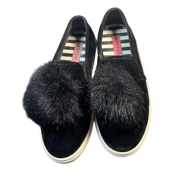 Betsey Johnson On Sneakers Black Faux Fur Pom Pom Accents‎ Casual Shoes Size 7.5 - Picture 4 of 11